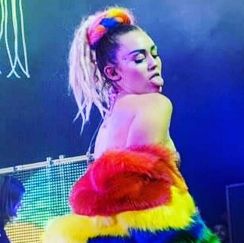 Miley Cyrus sempre più sexy in tour 22