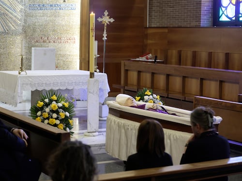 "Ruini, un fratello saggio". Leone piange il cardinale: oggi funerali in San Pietro