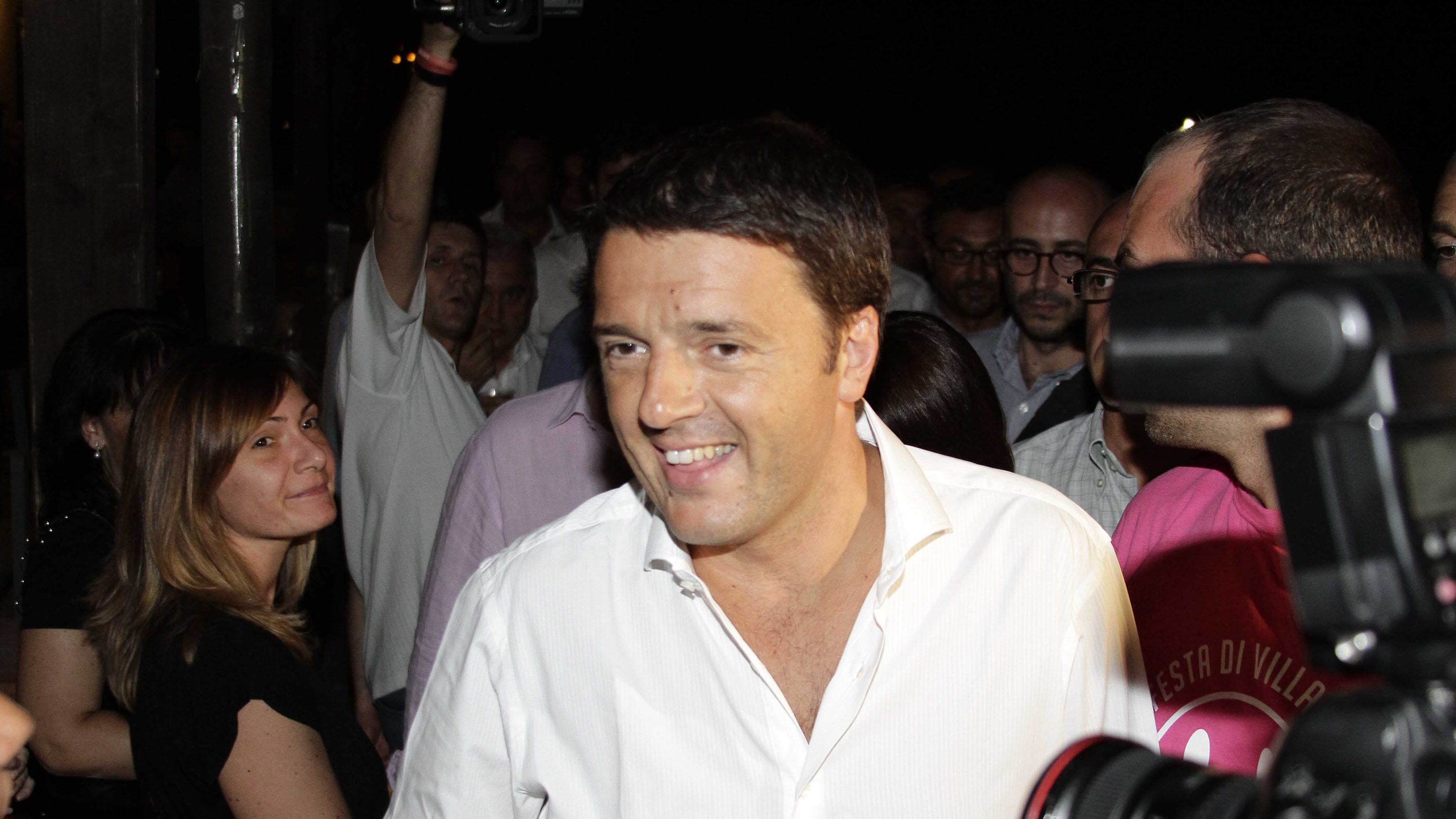 Candidati Pd in fila per fare la foto con Renzi