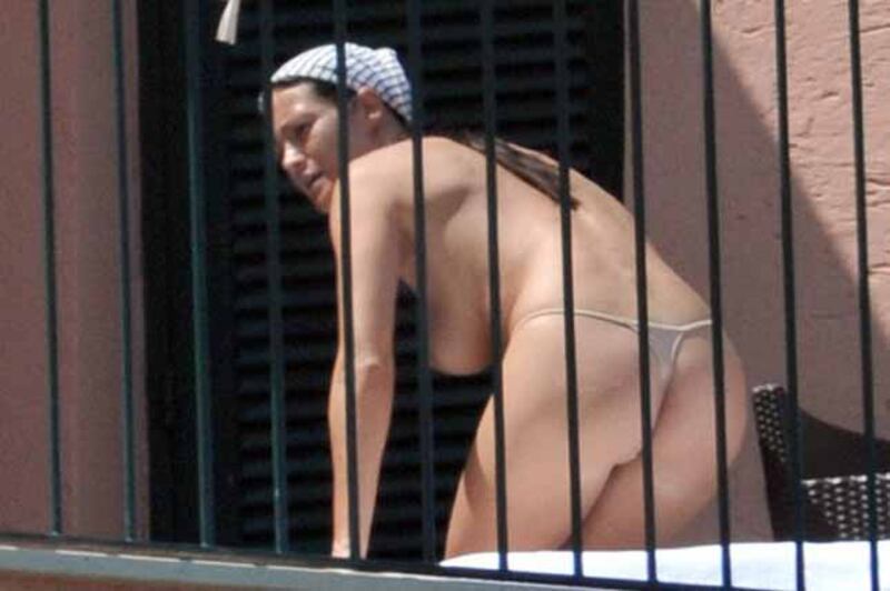 Manuela Arcuri, le foto sexy 16