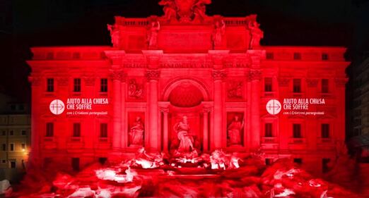 La Fontana di Trevi si tinge di rosso per i martiri cristiani 3
