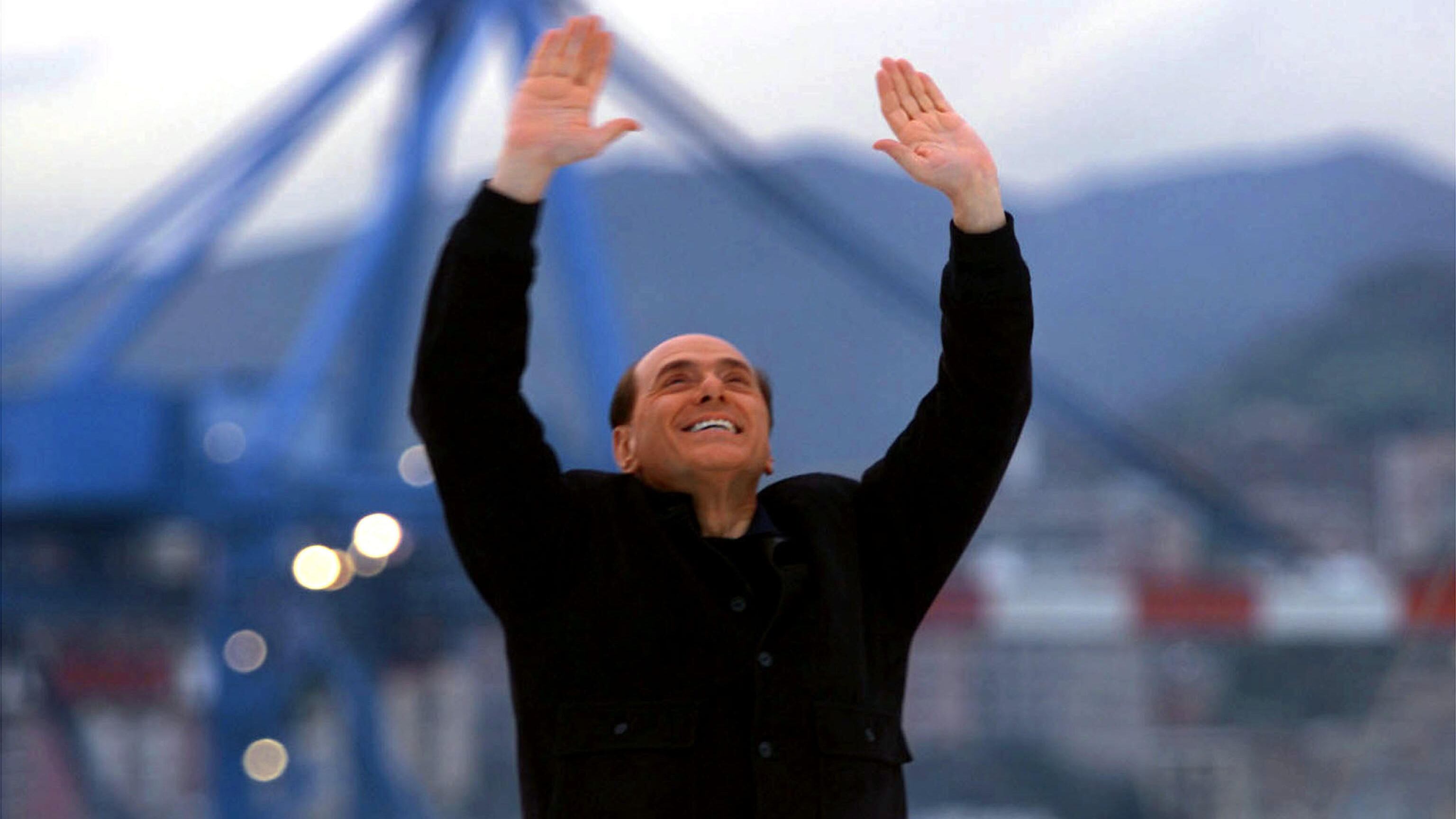 Vergogna Pd-M5s a Genova: via dall'aula durante il silenzio per Berlusconi