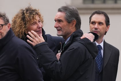 Da Meloni a Giorgetti: chi c'era a dare l'ultimo saluto a Bossi - Le foto 1