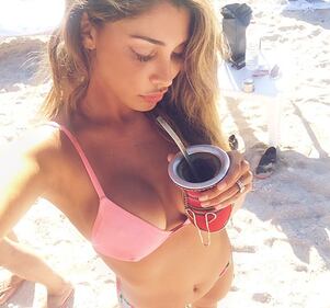 Belen Rodriguez, una vita social: le foto sexy 28