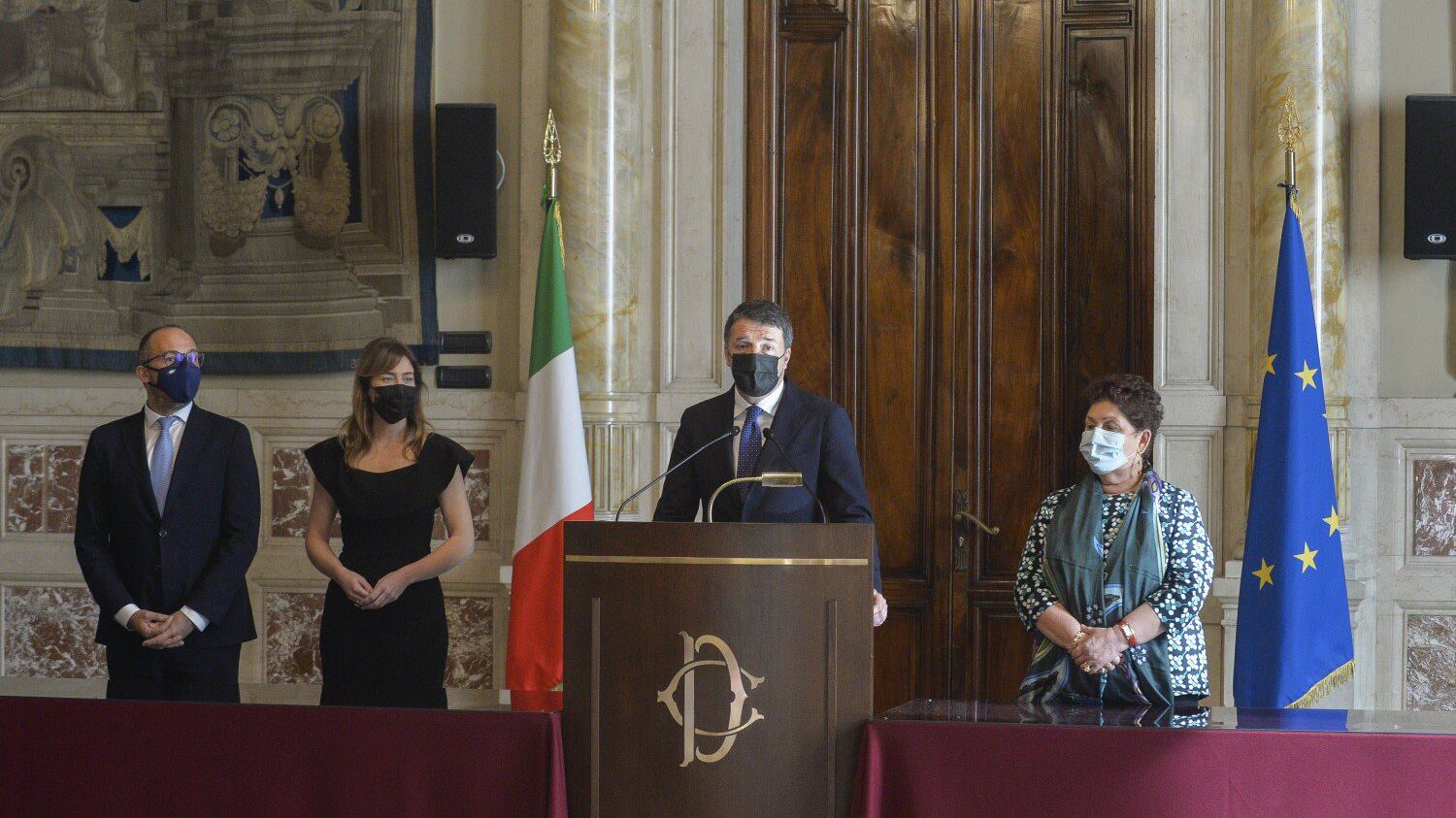 Renzi "benedice" Draghi: "Non poniamo alcun veto"