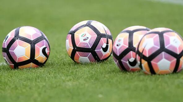 Il negozio nostalgia del pallone apre la sua porta