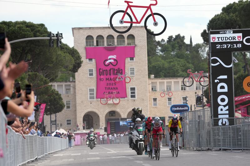 Giro 2025 tappa 1 gruppo