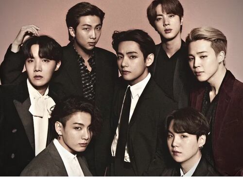 BTS come non si erano mai visti. I ragazzi dietro le star, in attesa della reunion del 2025