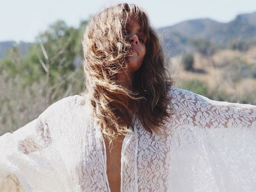 Halle Berry, super-sexy a 50 anni
