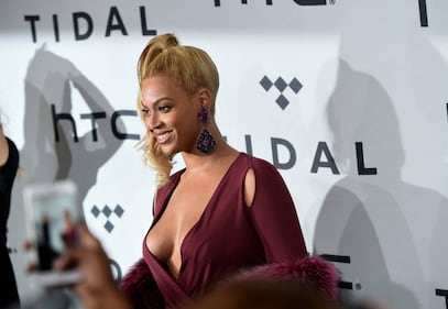 Beyoncé Knowles, seno in vista e scollo mozzafiato a New York 32