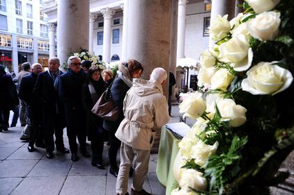 Grande folla al funerale di Moratti 8