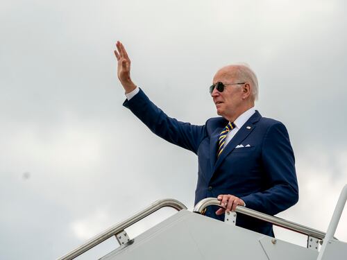 Biden lancia l'offensiva mediatica per evitare il disastro alle midterm