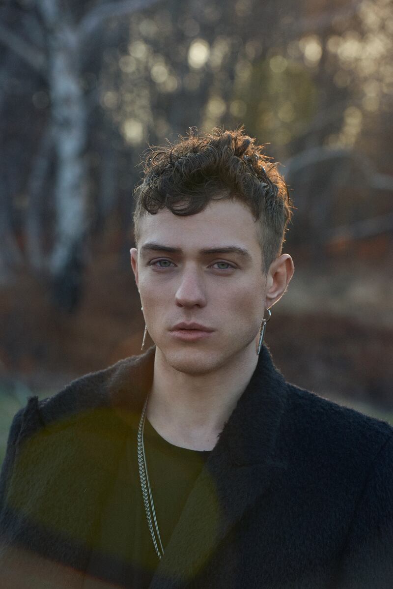 Irama, cantautore di successo da Amici a Sanremo  1