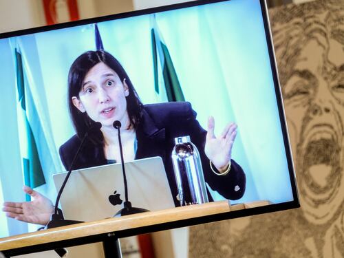"Sinceramente, quando, quando, quando...". E Schlein cita Annalisa