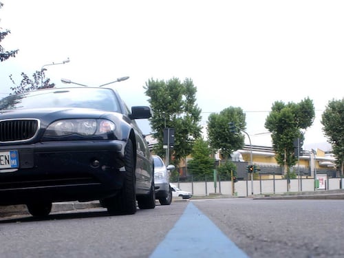 A Milano non si potrà più parcheggiare sulle strisce blu: ecco il nuovo limite a 2 ore