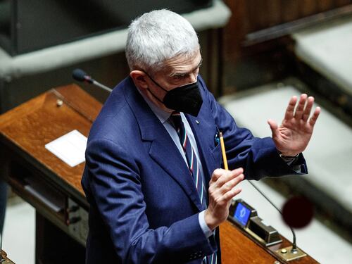 "Non è qui grazie agli italiani". La stoccata di Casini a Draghi