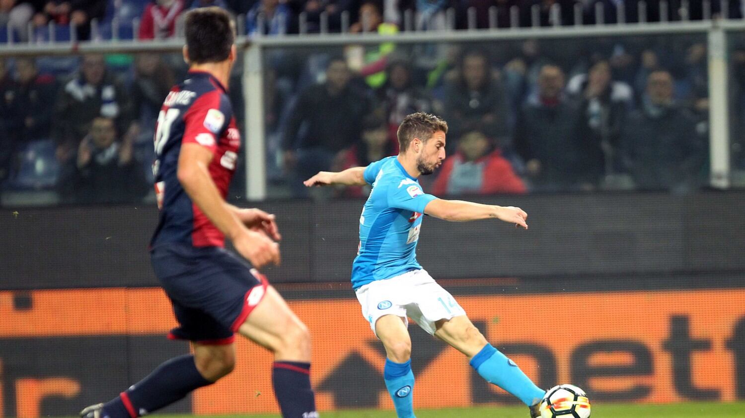 Napoli, meno male Mertens Da solo spegne la Lanterna