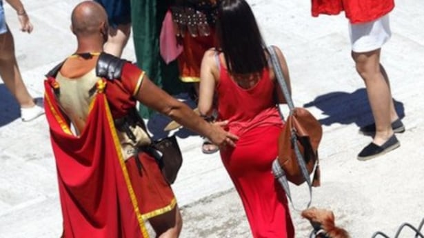 Finita l'era dei centurioni. E la Raggi ora gongola