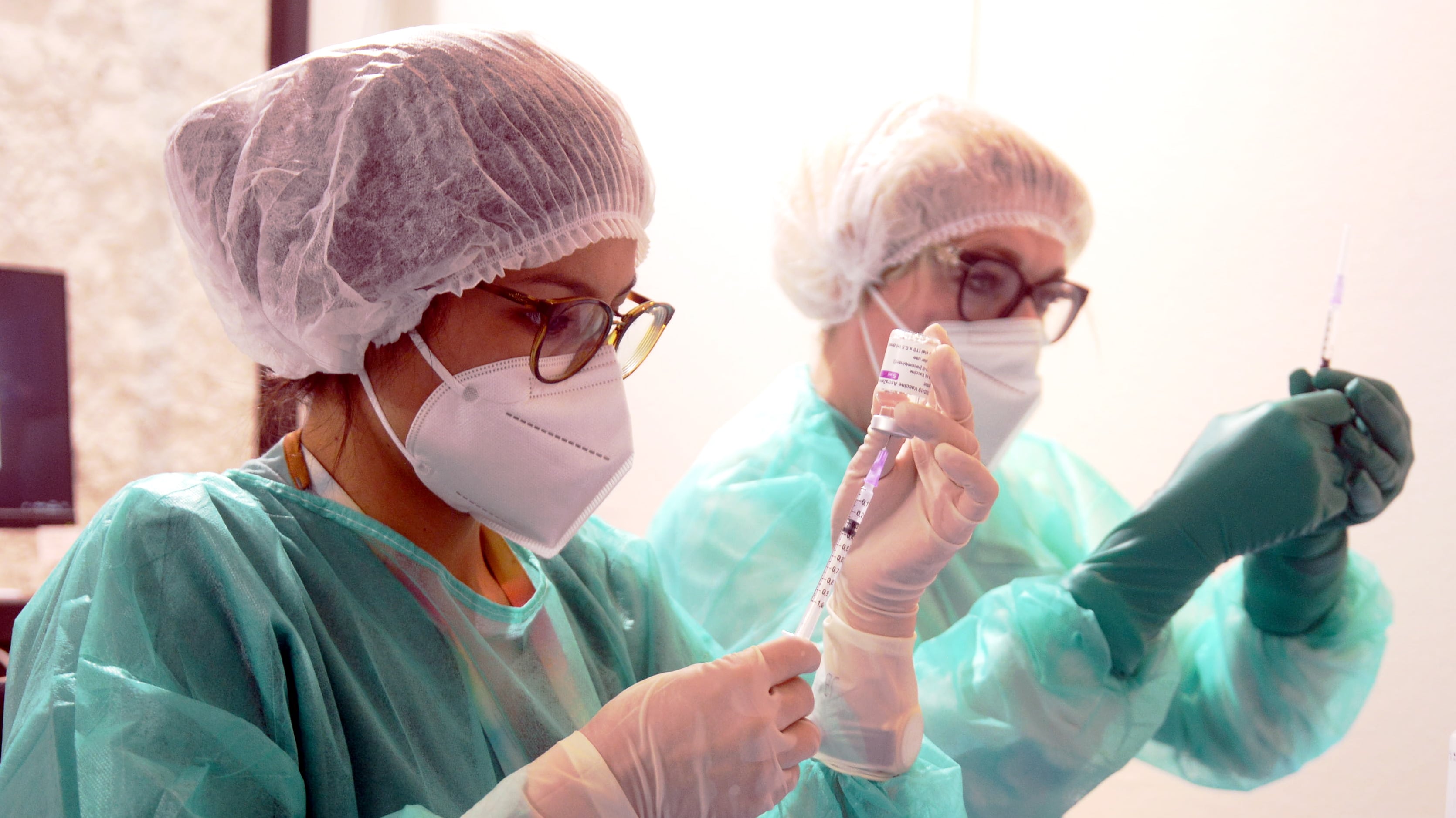 Vaccini, spunta nuovo piano: si valuta il rinvio del richiamo