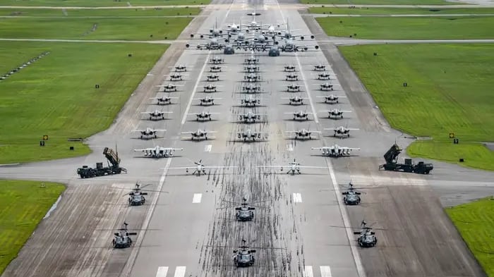 La "camminata dell'elefante" con 53 aerei da guerra: il messaggio militare Usa alla Cina