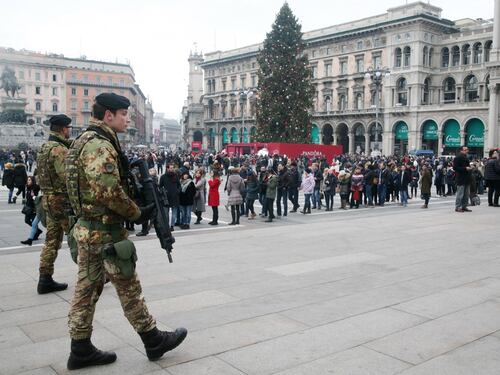 Milano, magrebino intossicato da sostanza chimica illegale. Rientra l'allarme terrorismo