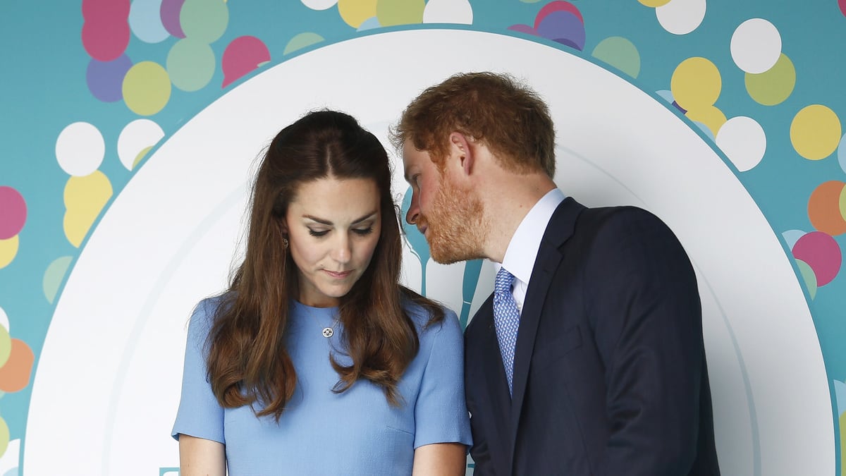 Risate, battute, sguardi: non è che tra Kate e Harry c'è un flirt segreto?