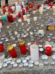 Crans-Montana, candele e lumini rossi sul luogo della strage 13