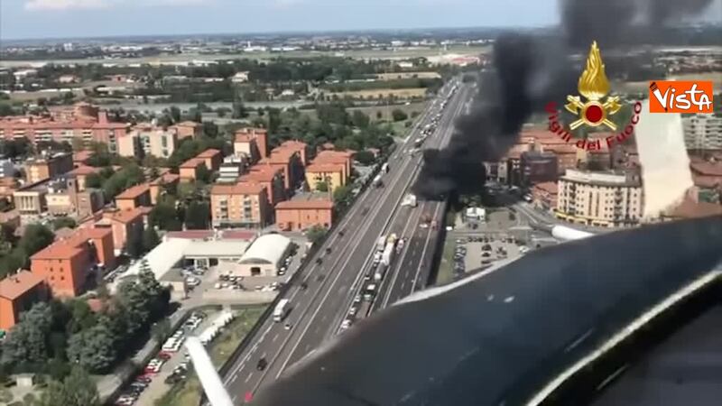 Inferno sulla A14: le foto dall'elicottero 6