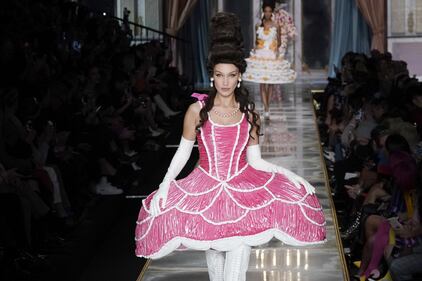 Bella Hadid, le immagini dalle passerelle 13