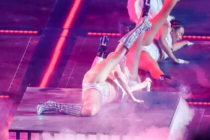 Lady Gaga sexy e glitterata al Super Bowl 10