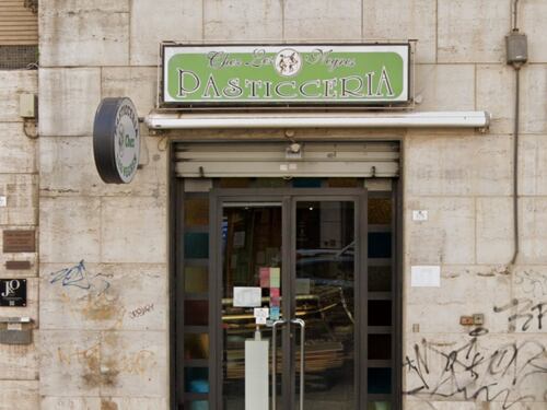Pasticceria "Chez le negres" accusata di razzismo ma il titolare è di origine tunisina