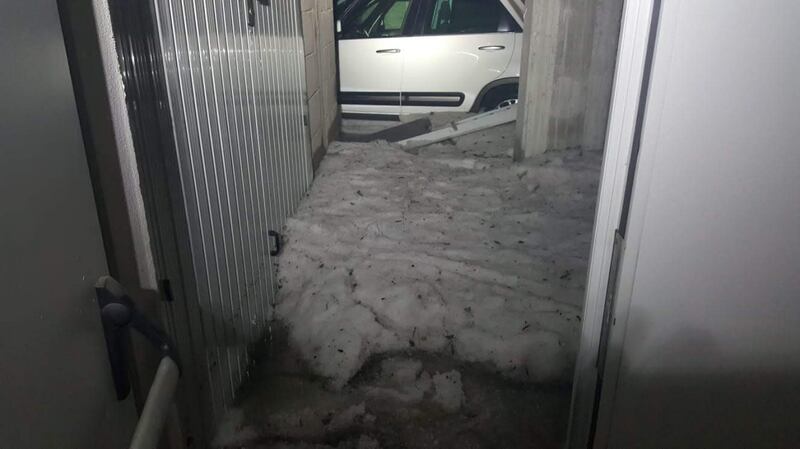 Roma in tilt per la grandine, strade inondate da acqua e ghiaccio 3