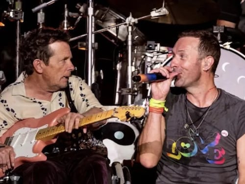 Michael J. Fox in carrozzella con i Coldplay