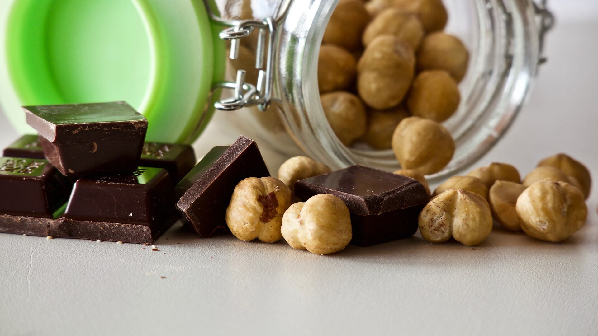 Le proprietà benefiche di cacao e tè verde: proteggono dagli effetti dei cibi grassi
