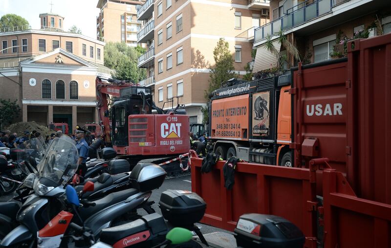 Buco nel quartiere San Pietro (Roma), corsa contro il tempo per salvare un uomo 7