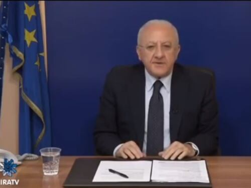 Neonati morti a Brescia, De Luca: "Non sono tre formiche". La Lega: "Parole vergognose"