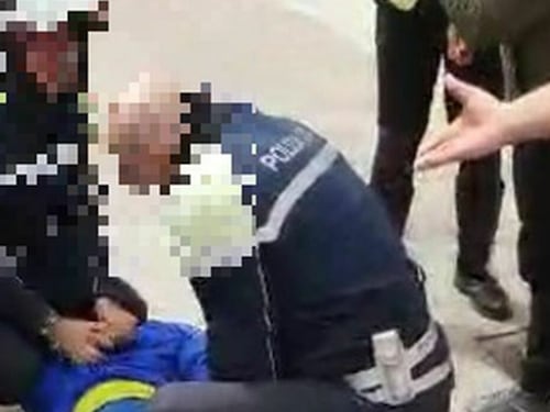 Un corriere lascia il furgone sulle strisce: la reazione dei vigili di Taranto