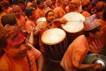 Bhaktapur si colora per il festival nepalese del Sindoor 6
