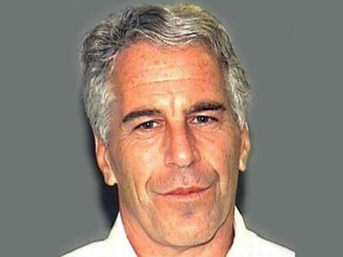 La fidanzata di Jeffrey Epstein: "L'ho sentito prima di morire. Non voleva suicidarsi"