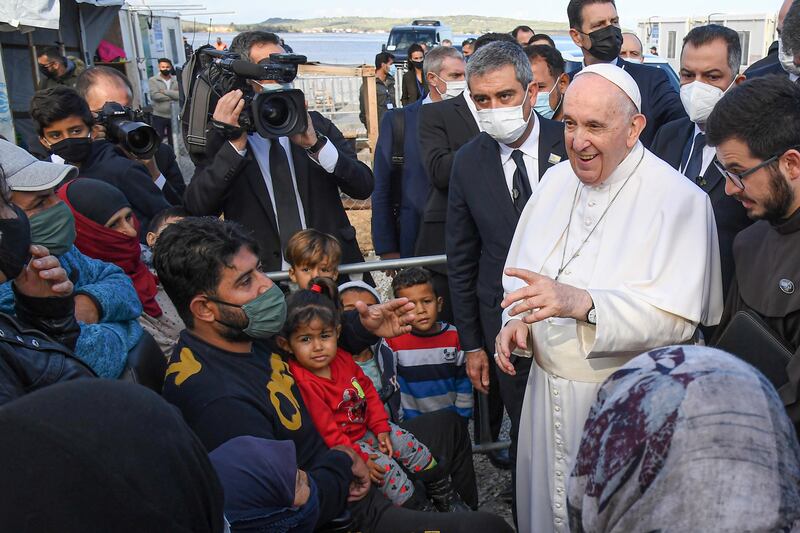 Papa Francesco parla alle persone al Centro di accoglienza e identificazione di Mitilene, sull'isola di Lesbo, Grecia, 05 dicembre 2021. 