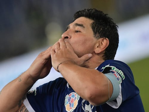 Maradona torna a Napoli: questa volta il Pibe de Oro spacca la città