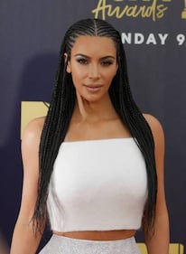 Kim Kardashian, scatto sexy: mangia un cupcake 3