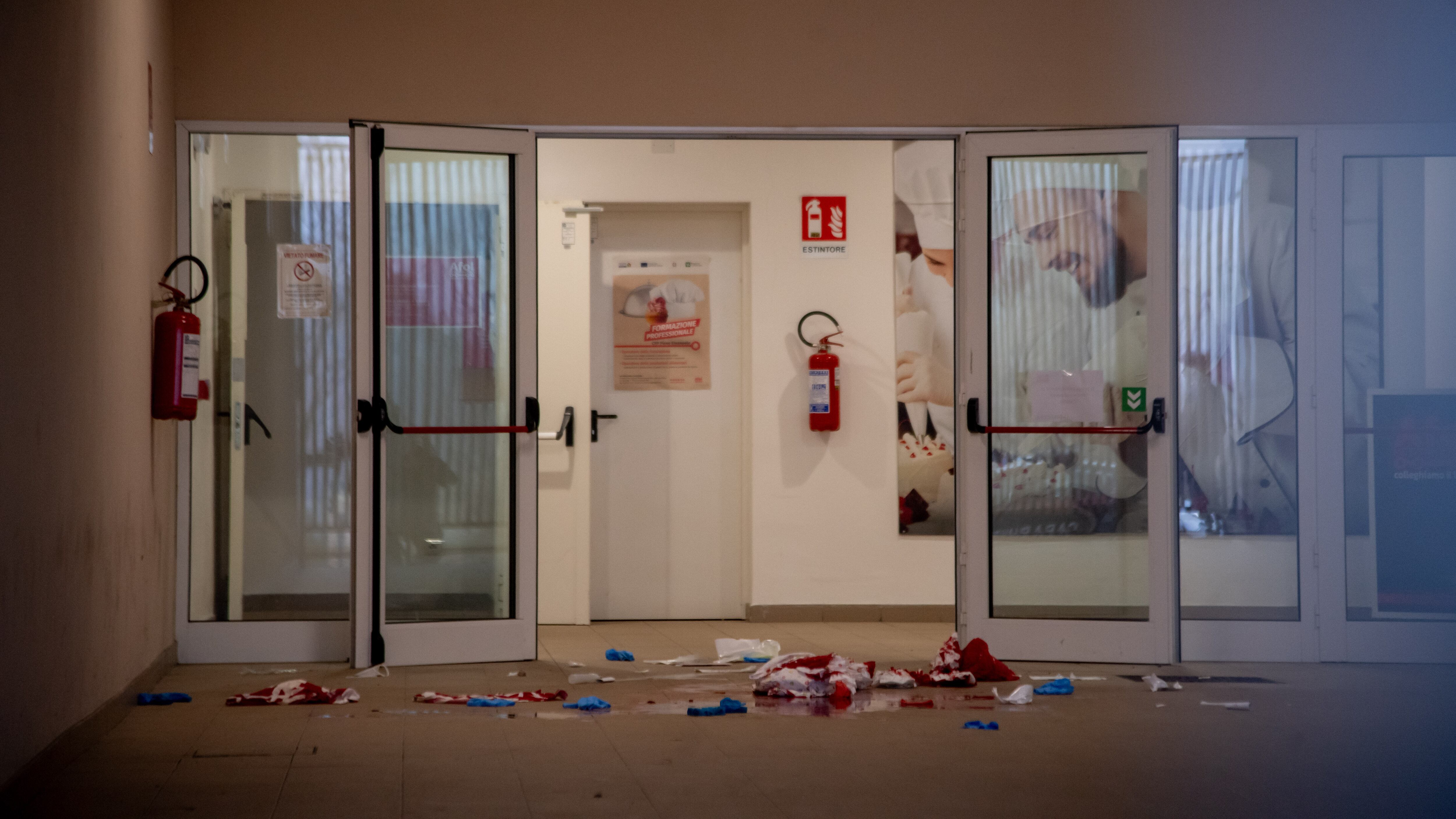 Accoltellato "per amore": grave un 15enne a scuola