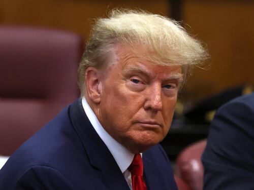 Trump in arresto e la sfida al sistema. "Processo surreale. La giustizia è finita"