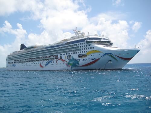 Arrivano in ritardo e la crociera parte senza di loro, turisti abbandonati su un'isola remota in Africa