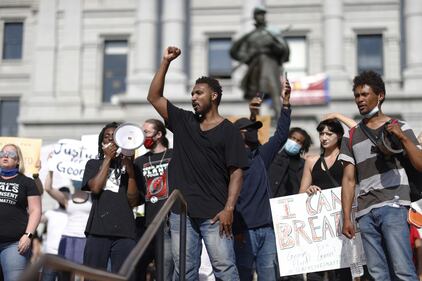 Se il no al razzismo cancella la storia