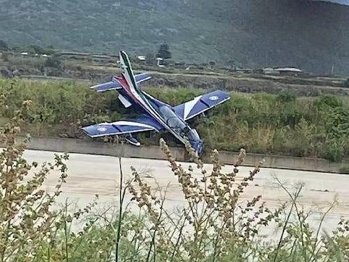 Pantelleria, tre Frecce Tricolore coinvolte in un incidente. Attimi di paura per un pilota
