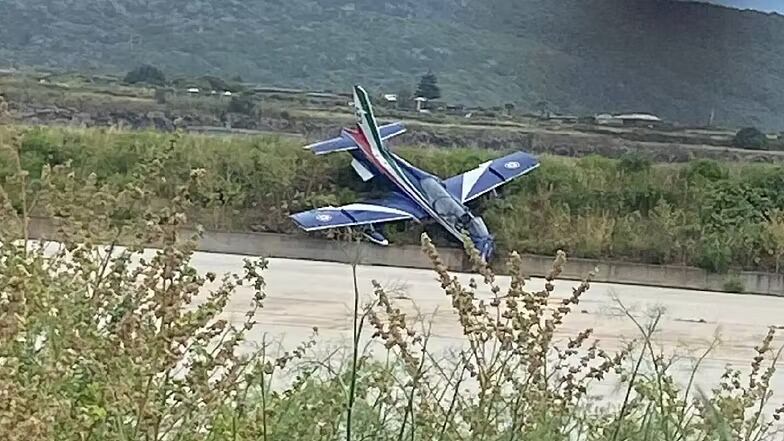 Pantelleria, tre Frecce Tricolore coinvolte in un incidente. Attimi di paura per un pilota