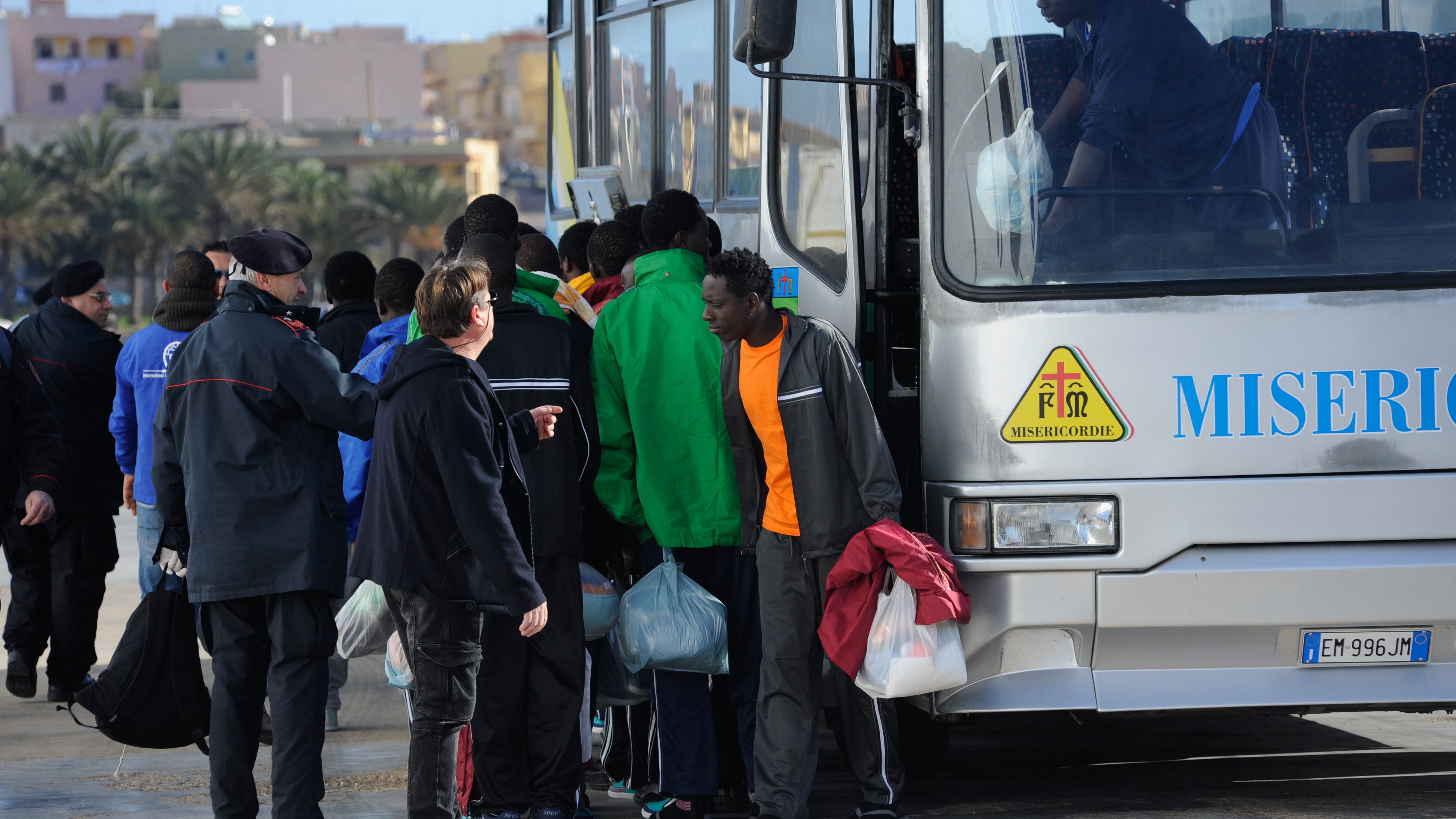 Migranti, anche Frontex certifica il successo del governo: sbarchi giù del 62%