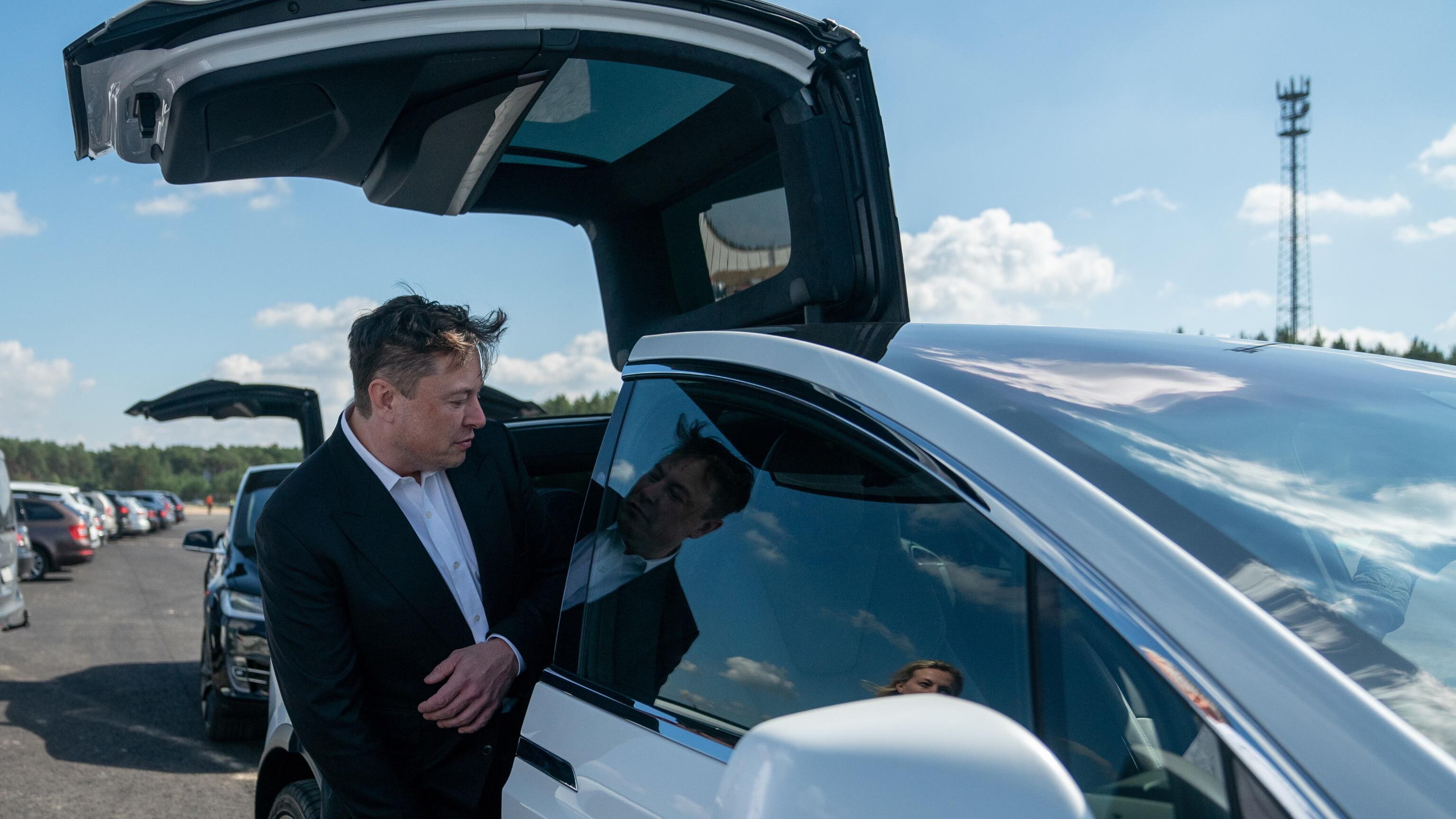 Vendute 22 milioni di azioni Tesla: la decisione di Musk